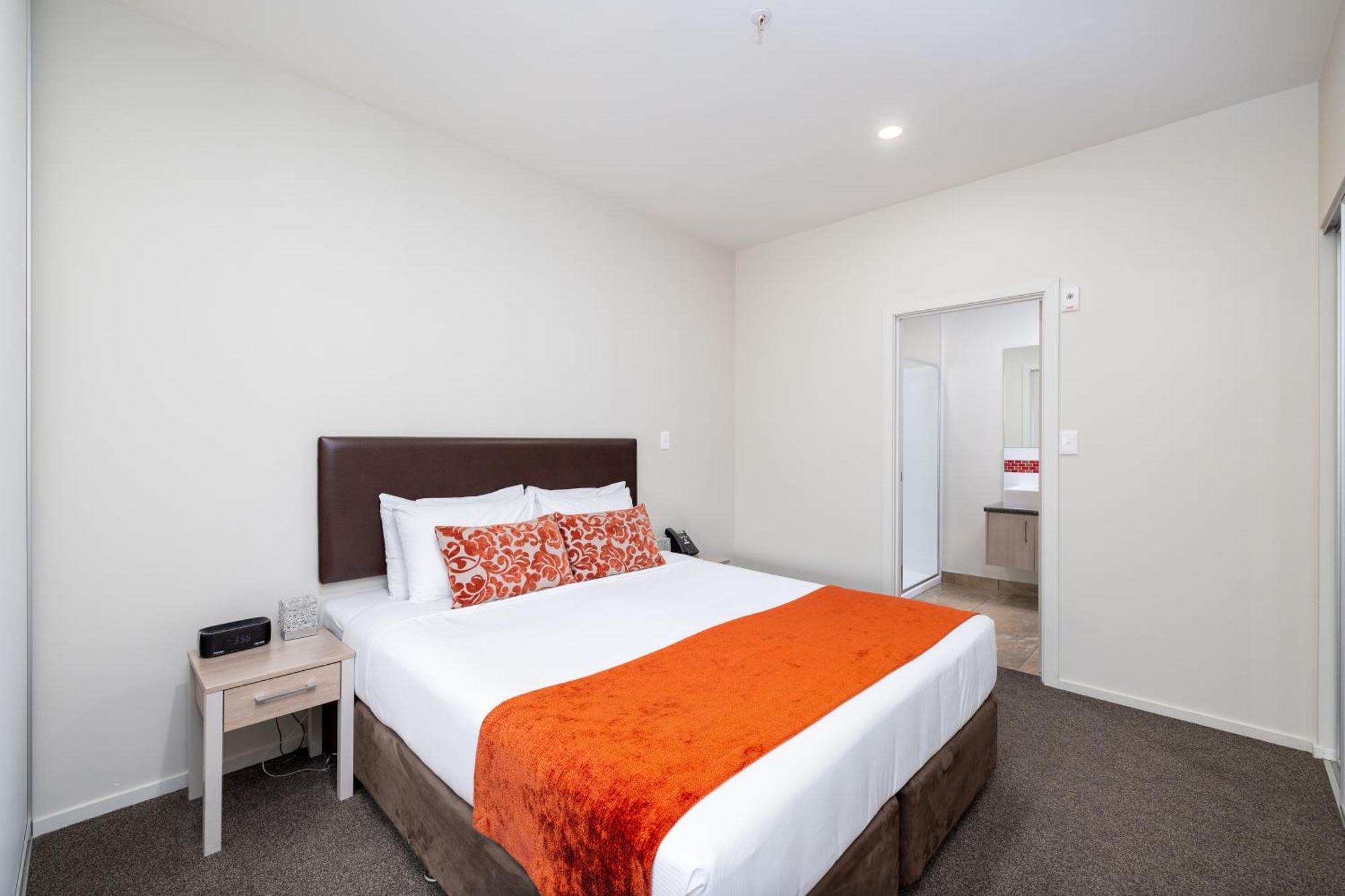 Ramada Suites By Wyndham Christchurch City Exteriör bild