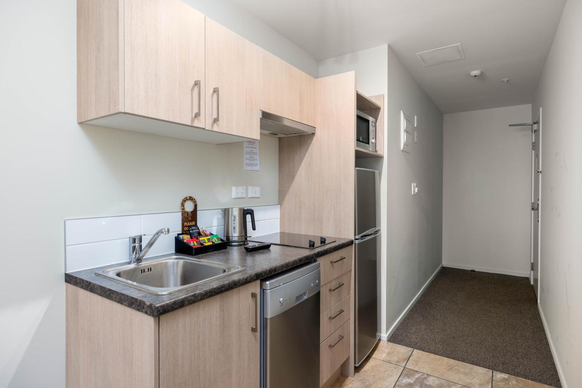 Ramada Suites By Wyndham Christchurch City Exteriör bild