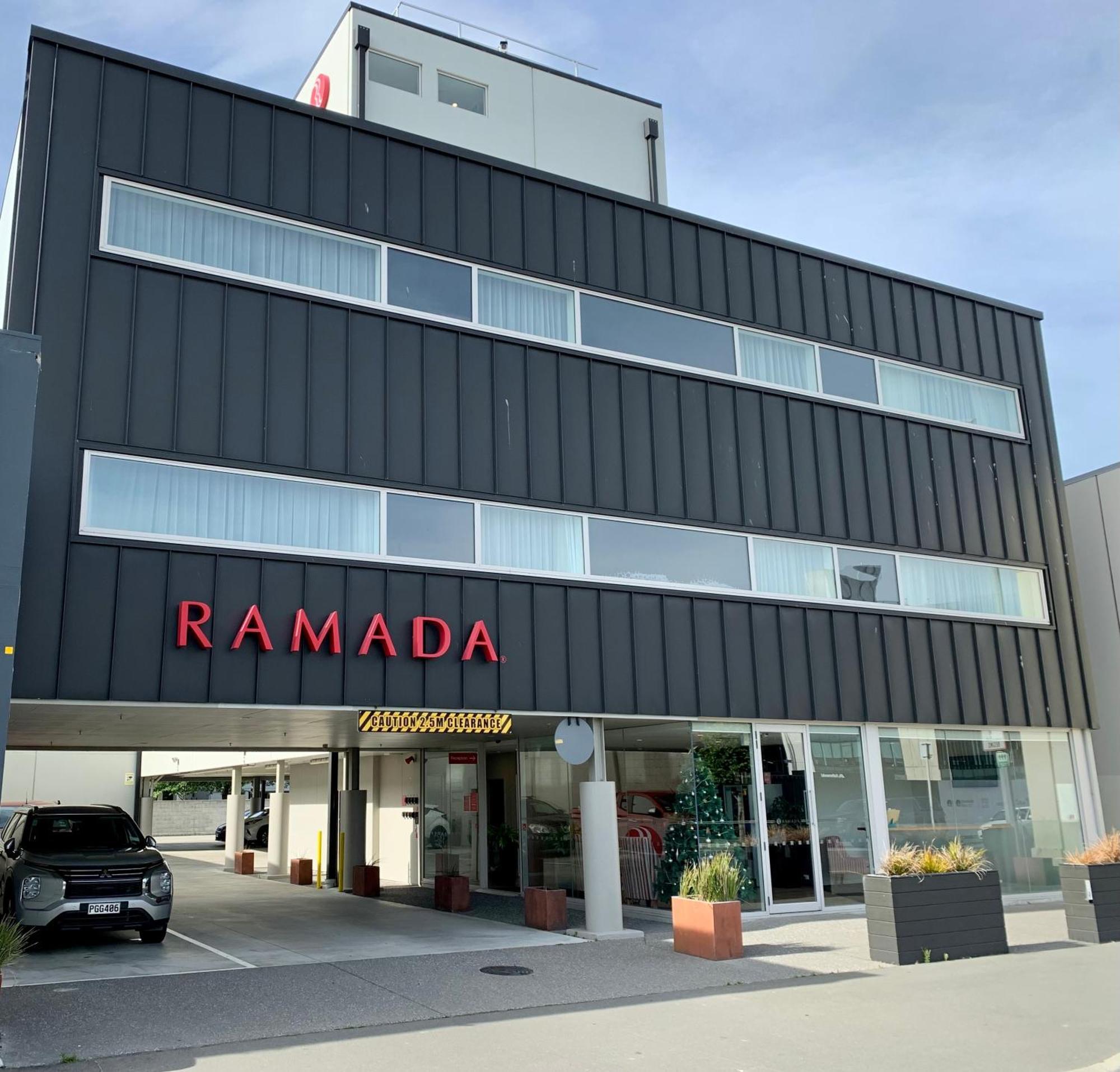 Ramada Suites By Wyndham Christchurch City Exteriör bild